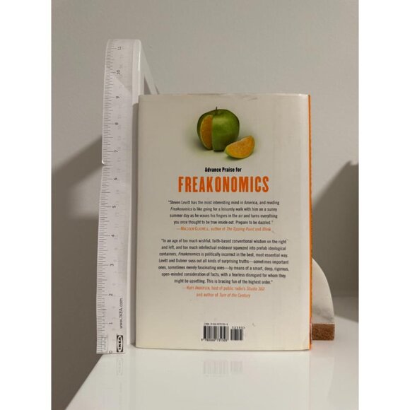 Freakonomics : A Rogue Economist Explores the Hidden Side of Everything by St... - Picture 4 of 5